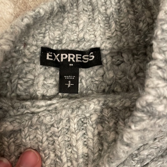 Express cold shoulder sweater NWOT - Picture 3 of 5